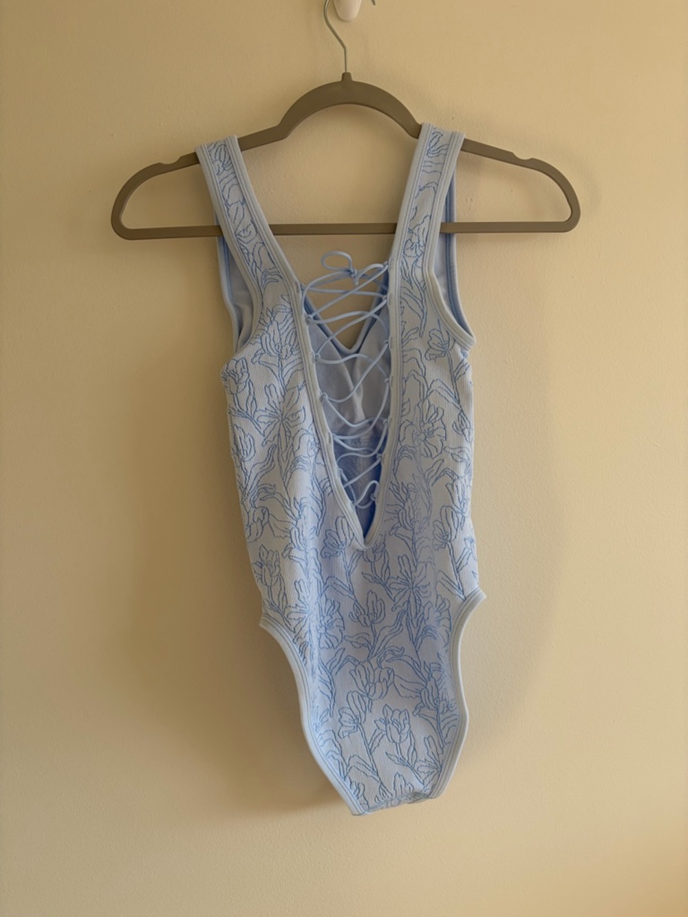 Light Blue Floral Textured V-Neck Bodysuit - Picture 2 of 2
